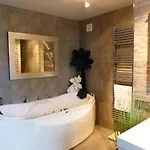 펜션 Villa Avec Piscine Chauffee Et Jardin Pres De Moulins - Fr-1-489-356