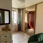 Villa Avec Piscine Chauffee Et Jardin Pres De Moulins - Fr-1-489-356 펜션 *
