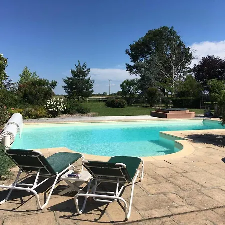Villa Avec Piscine Chauffee Et Jardin Pres De Moulins Lantställe
