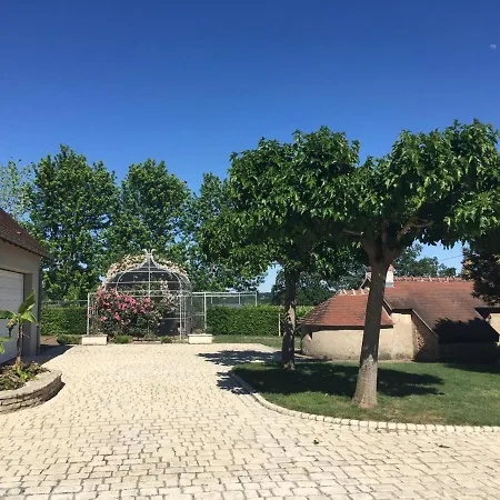 Villa Avec Piscine Chauffee Et Jardin Pres De Moulins Lantställe Toulon-sur-Allier